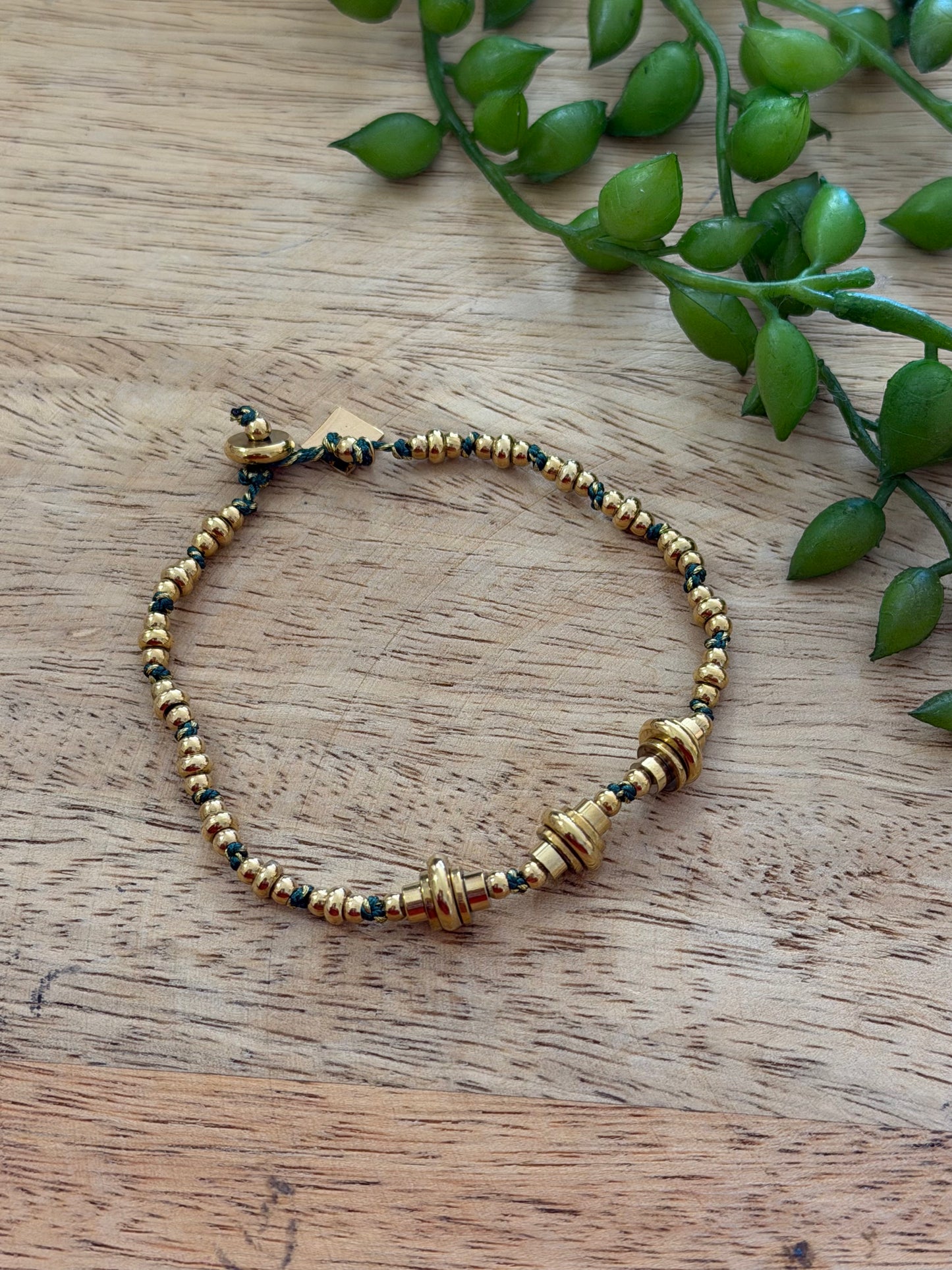 Bracelet doré et noir