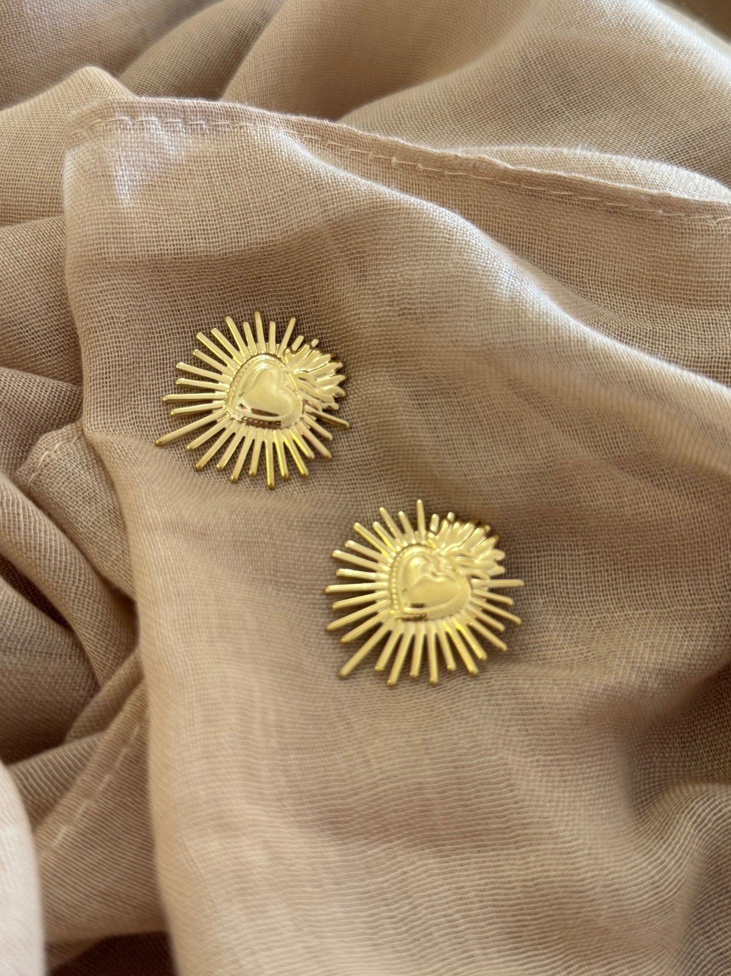 Boucles d’oreilles cœur soleil dorées en acier inoxydable