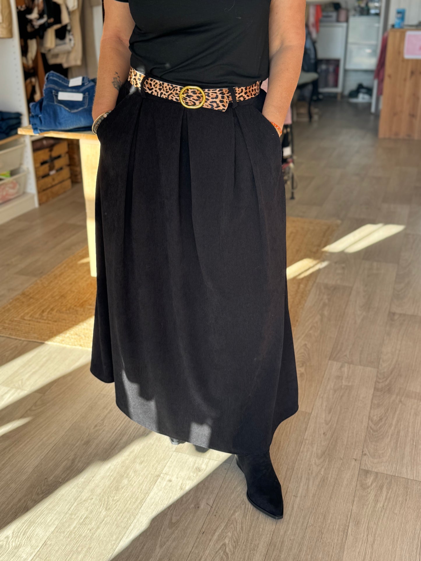 Jupe longue en velours noir avec ceinture léopard – Taille unique 34/42