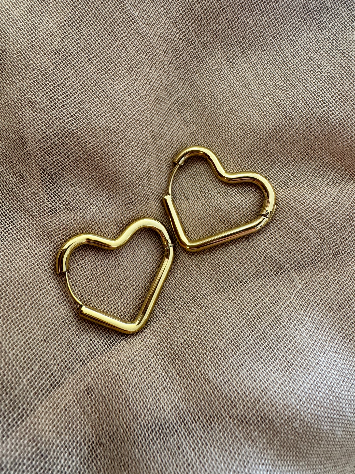 Petites créoles cœur dorées en acier inoxydable