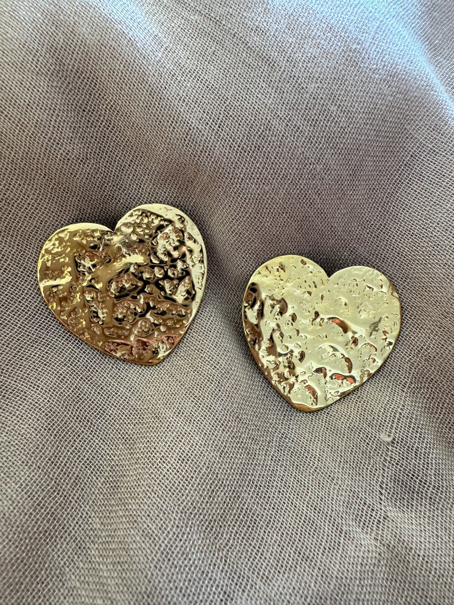 Boucles d’oreilles cœur matelassé dorées en acier inoxydable