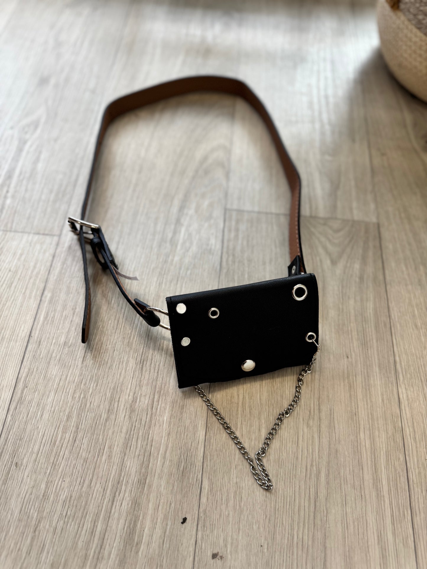 Ceinture avec mini pochette et chaîne – Longueur 105 cm