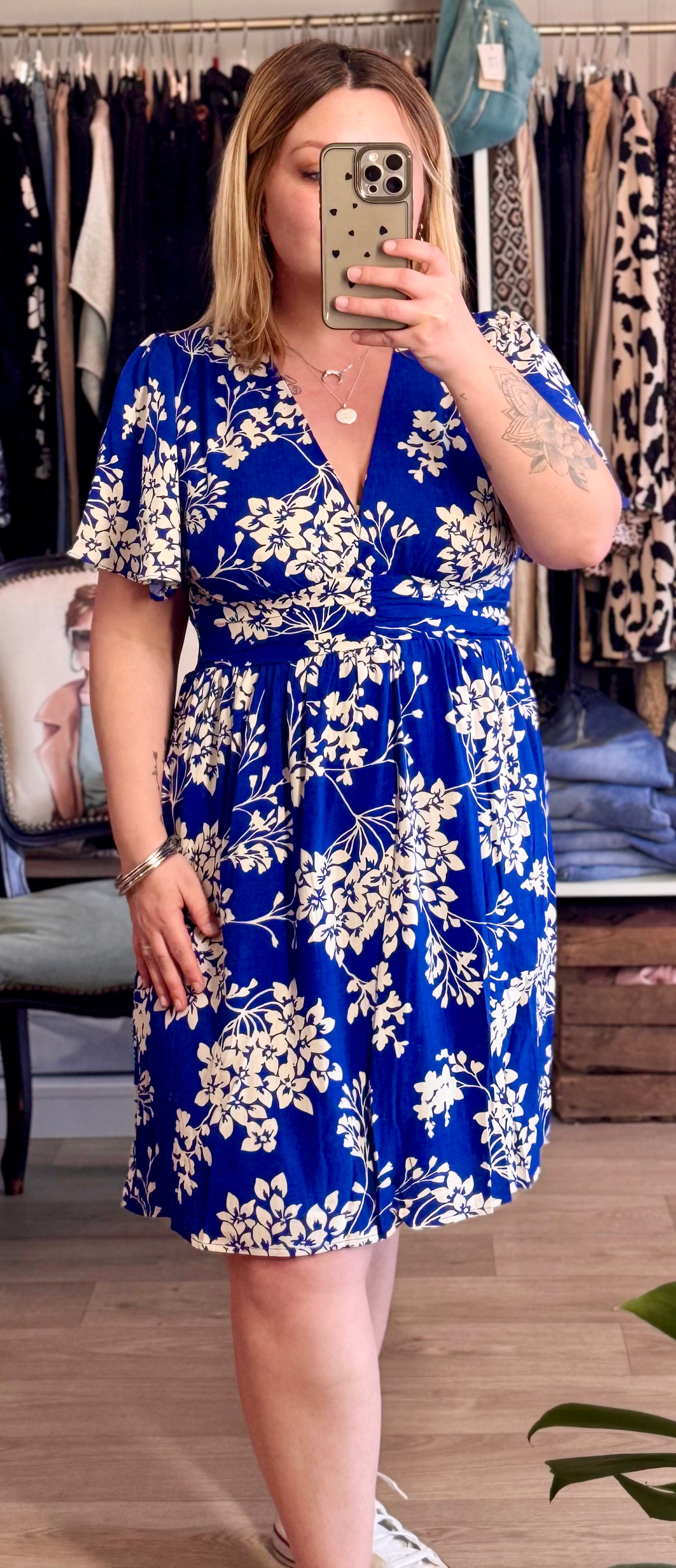 robe courte bleu fleuri