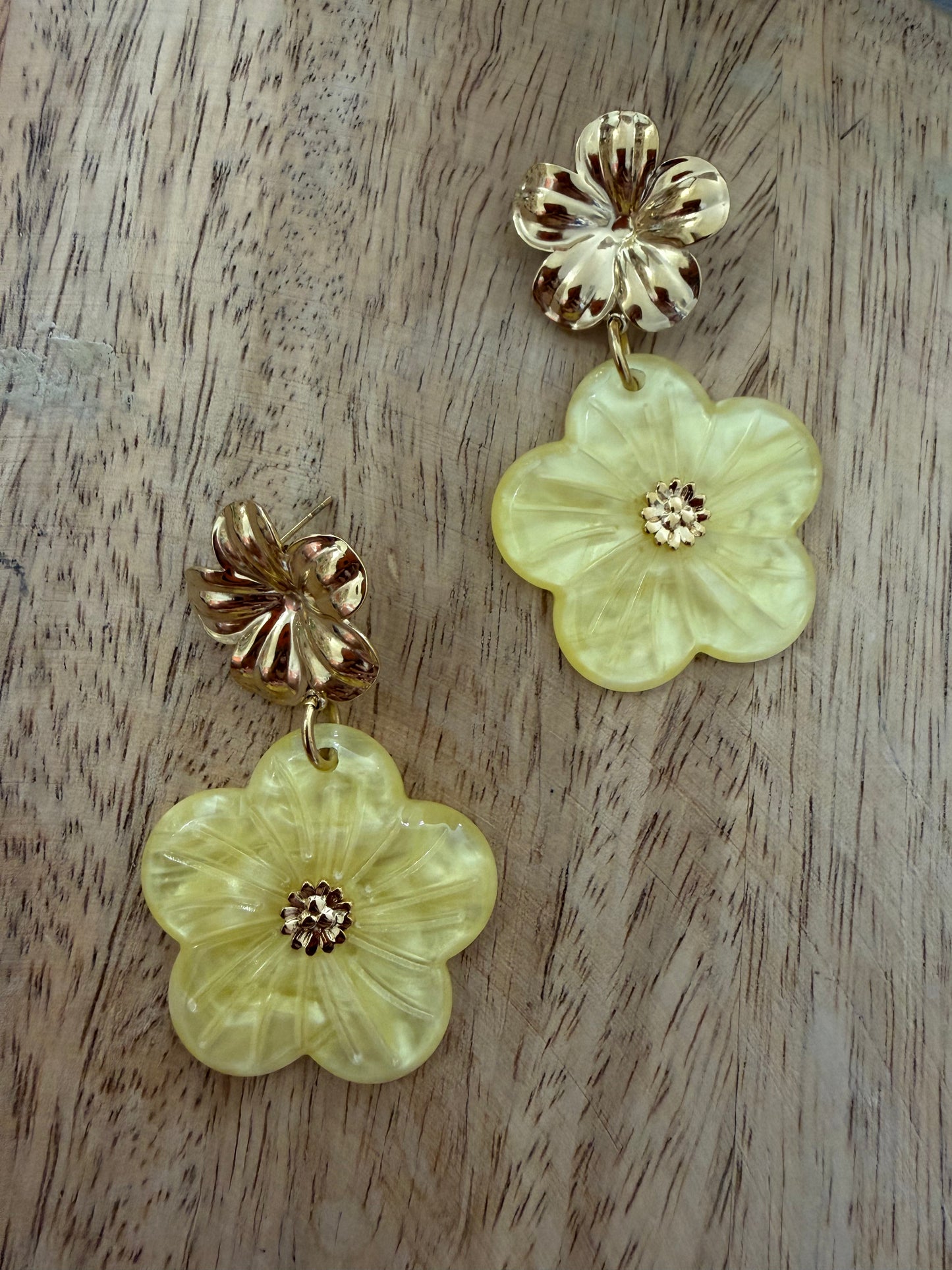 Boucle d'oreille fleurs pendantes (3 couleurs)