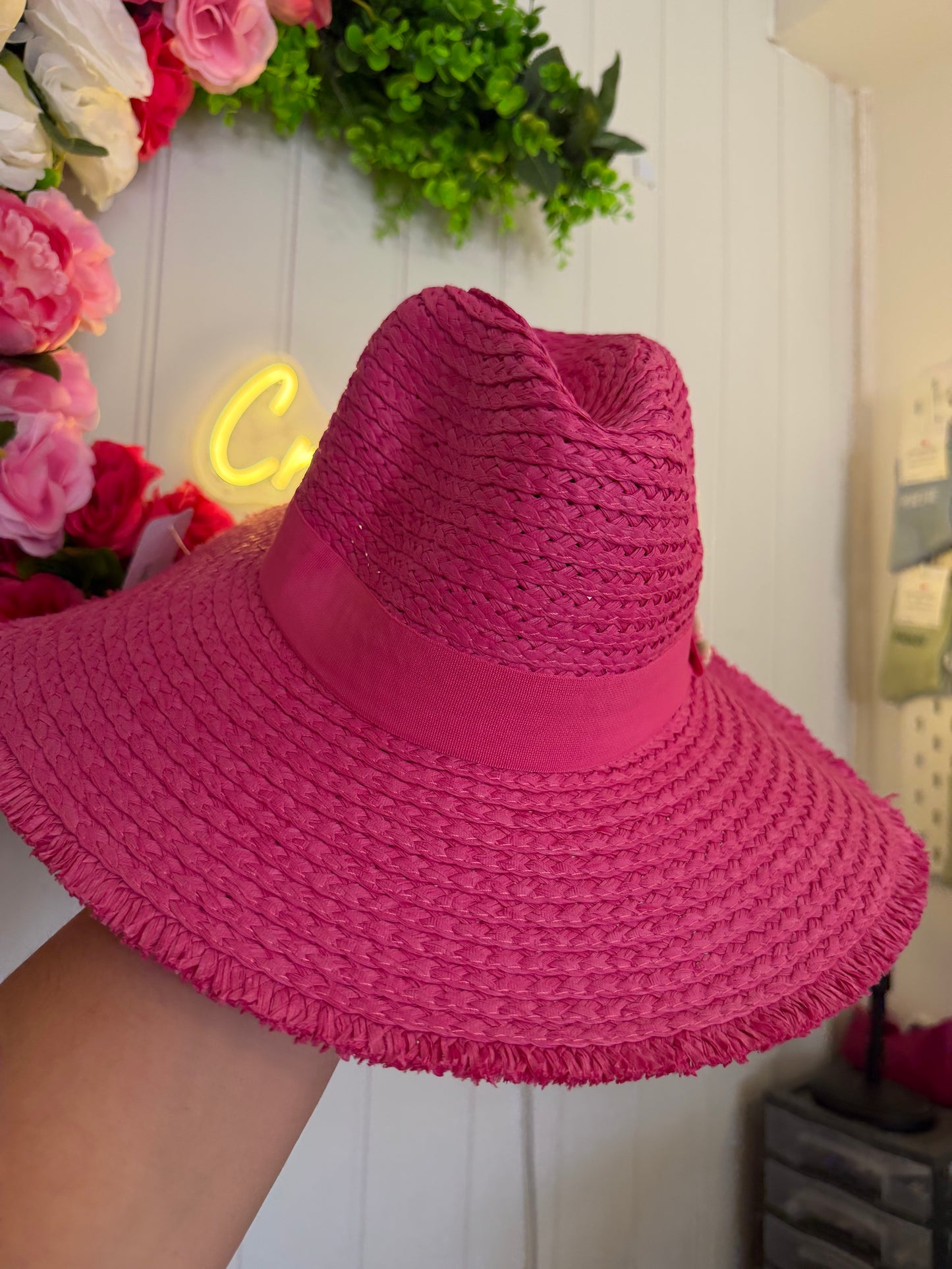 Chapeau orné de cauris (3 couleurs)