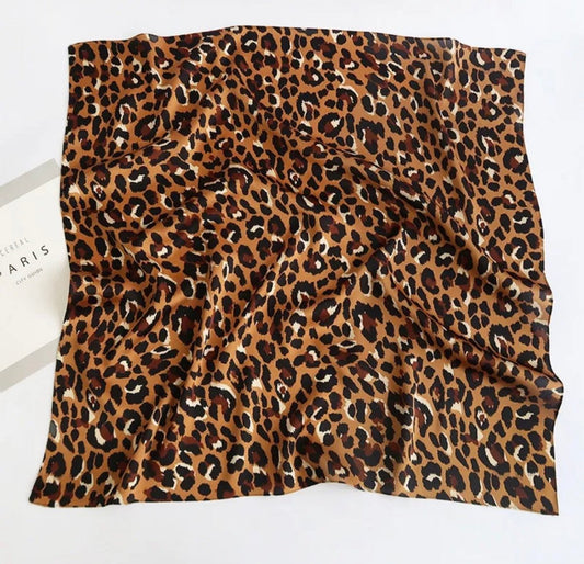 Carré en Satin 70x70 cm léopard camel - C MON DRESSING