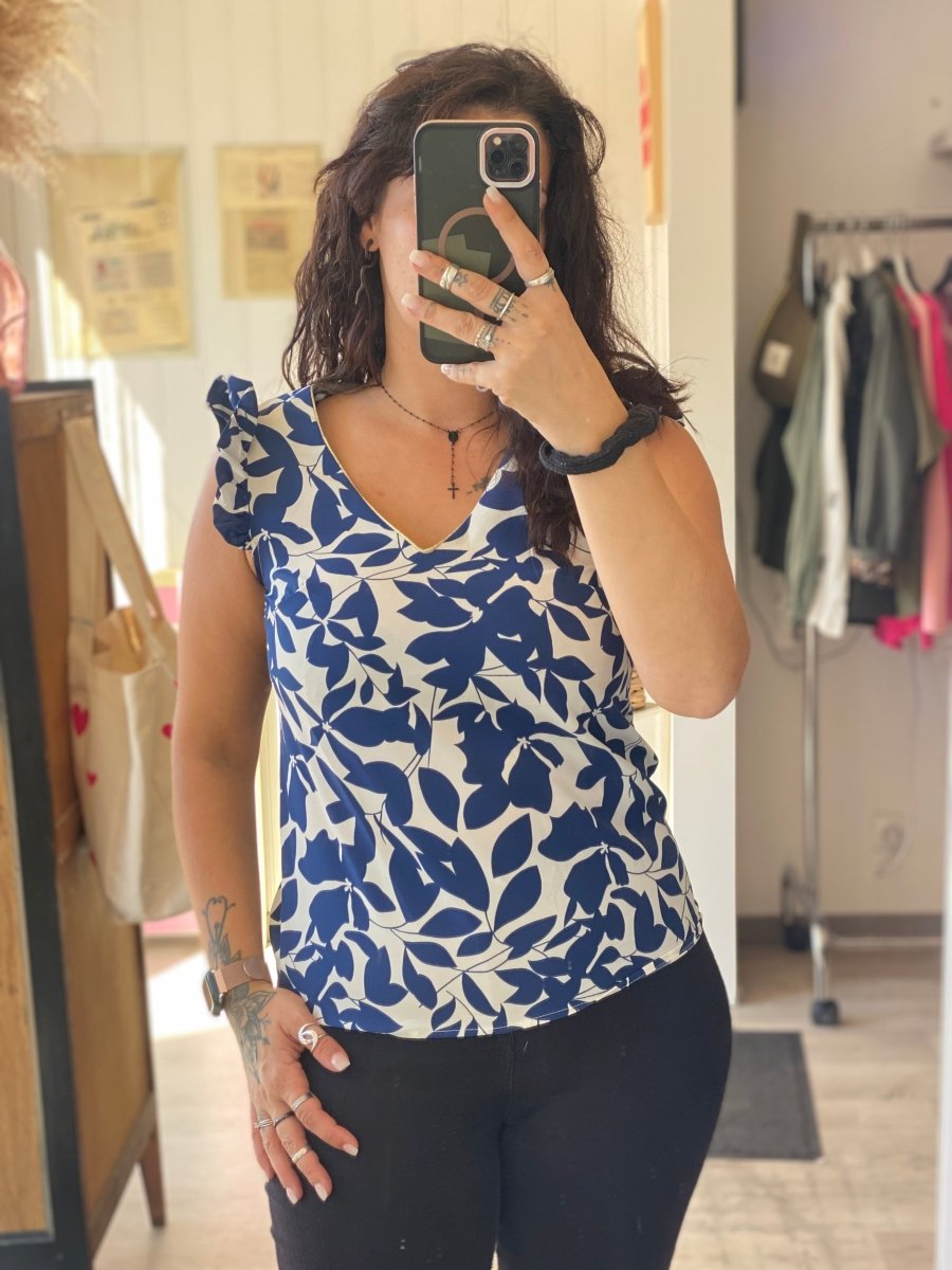 Haut bleu et blanc – Motif feuilles, frais et féminin - C MON DRESSING