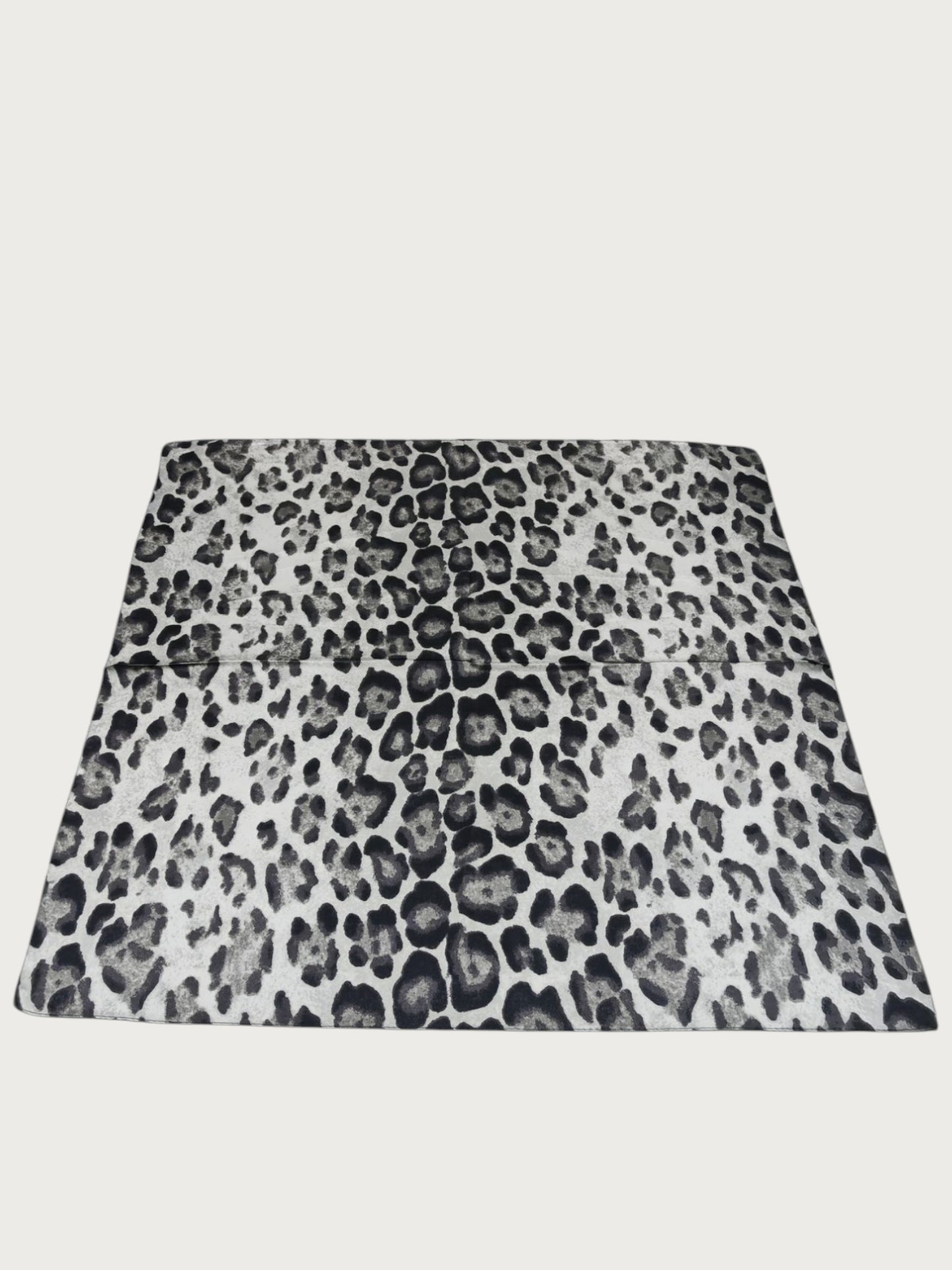 Carré satin 70 x 70 leopard
