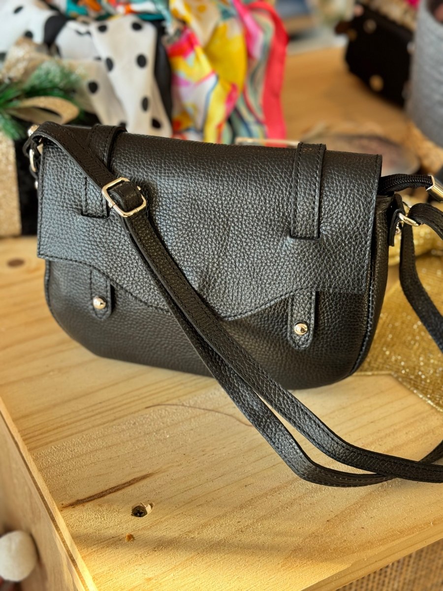 Sac besace à rabat en cuir noir - C MON DRESSING