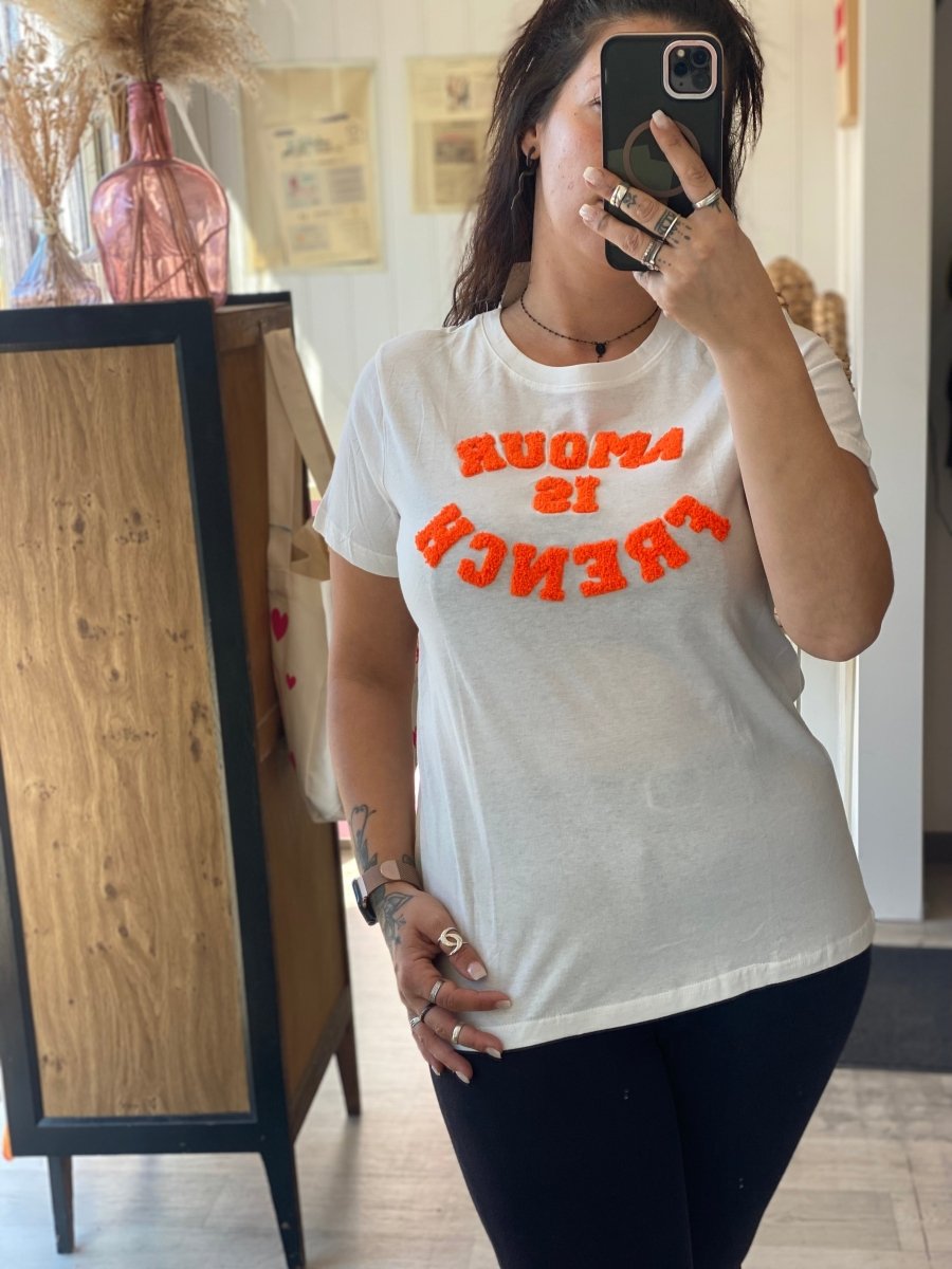 Tee - shirt blanc “Amour is French” (2 couleurs) - C MON DRESSING
