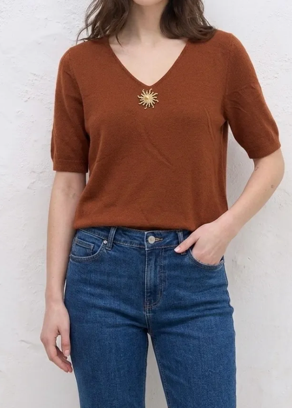 Pull maille fine manches courtes broche soleil - Taille Unique 36-46 (3 couleurs)