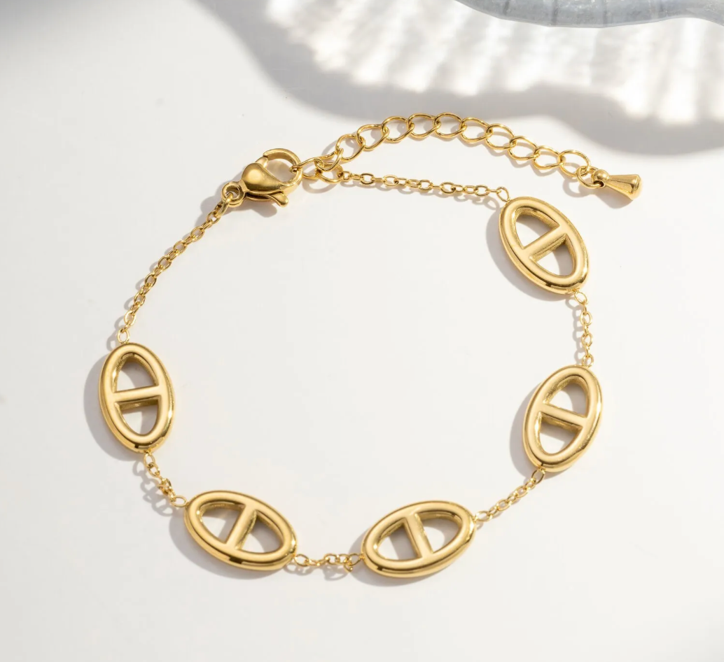 Bracelet doré à maillons ovales ajourés