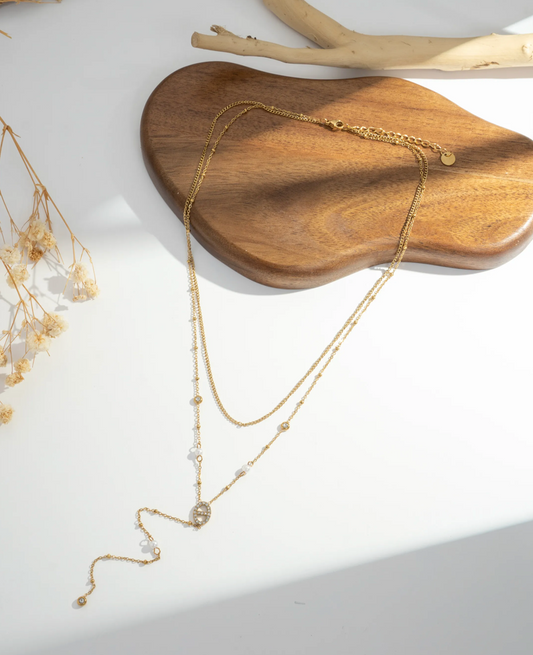 Collier long motif ovale raffiné en forme Y