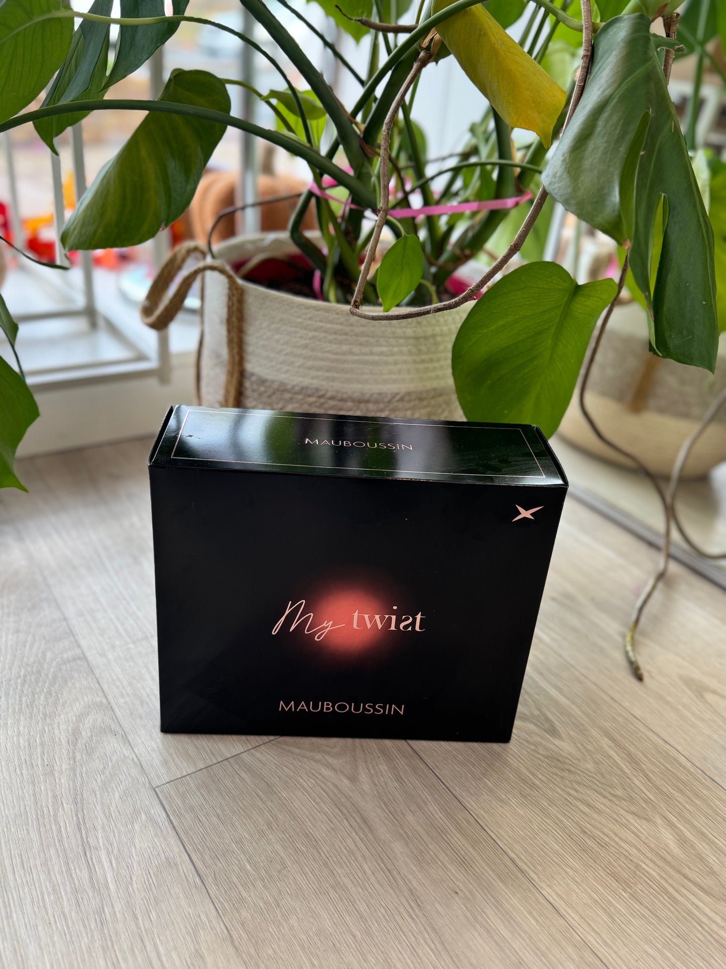 Coffret Mauboussin Femme avec parfum, lait parfumé, vaporisateur et sac