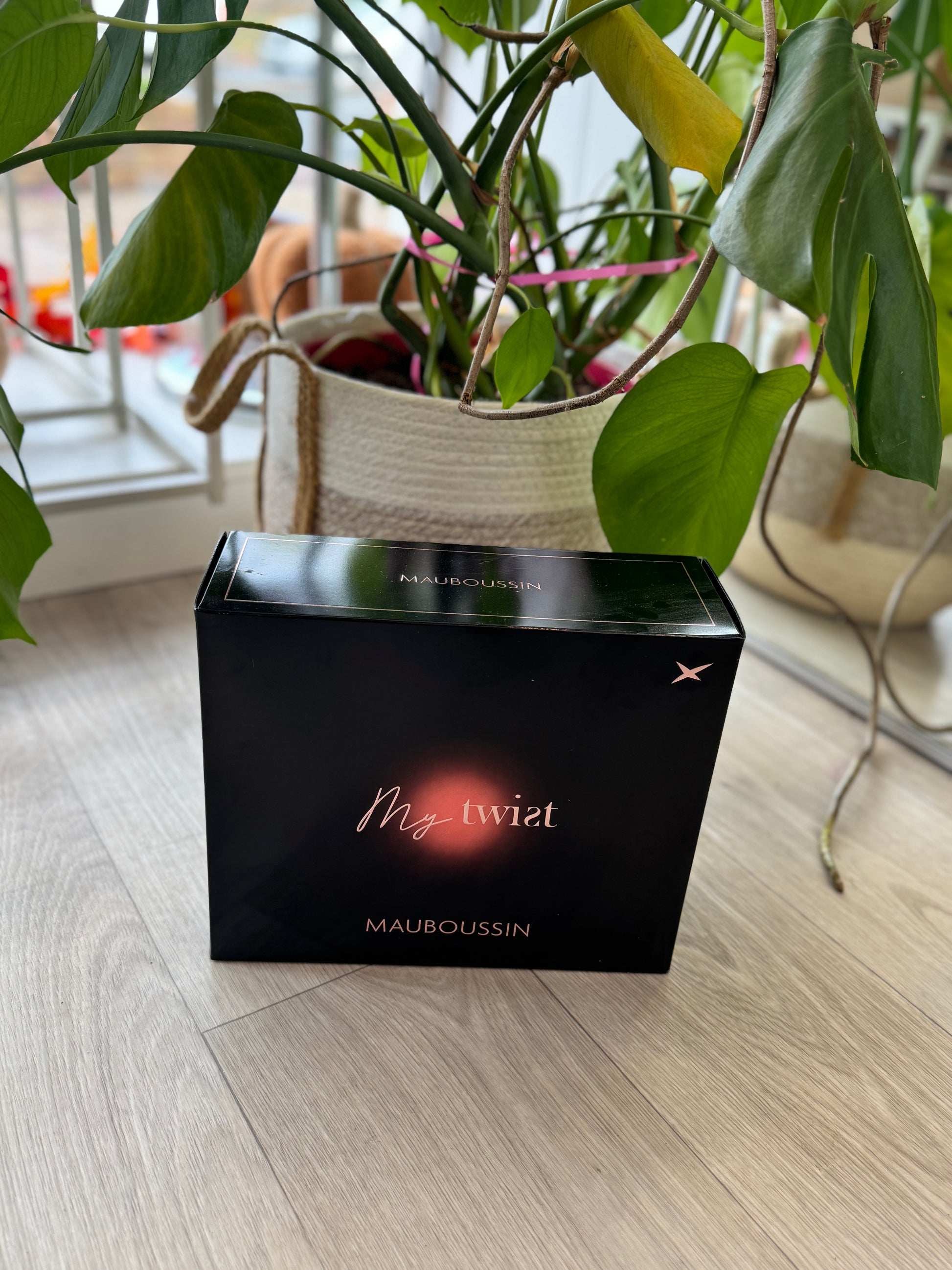 Coffret Mauboussin Femme avec parfum, lait parfumé, vaporisateur et sac