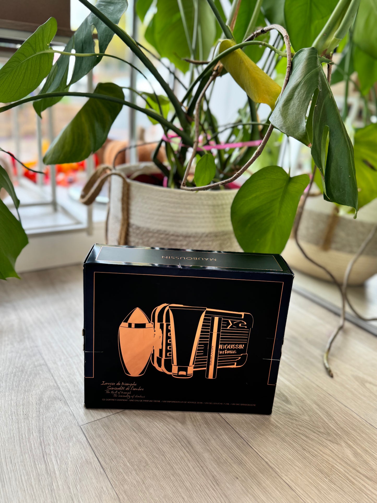 Coffret Mauboussin Femme avec parfum, gel douche, vaporisateur et sac