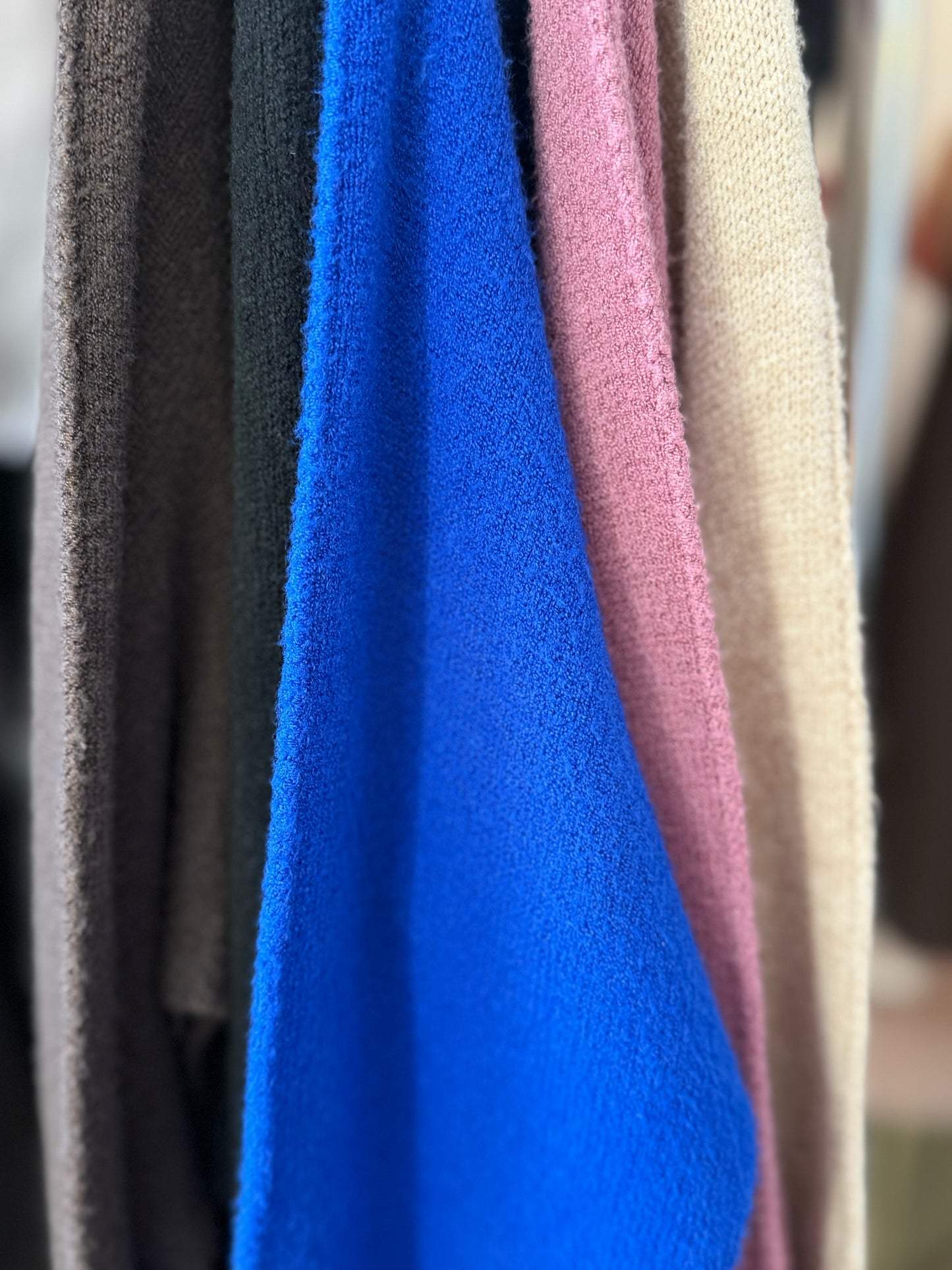 Pull simple uni avec fentes sur les côtés – Taille unique 36/46 (6 couleurs)