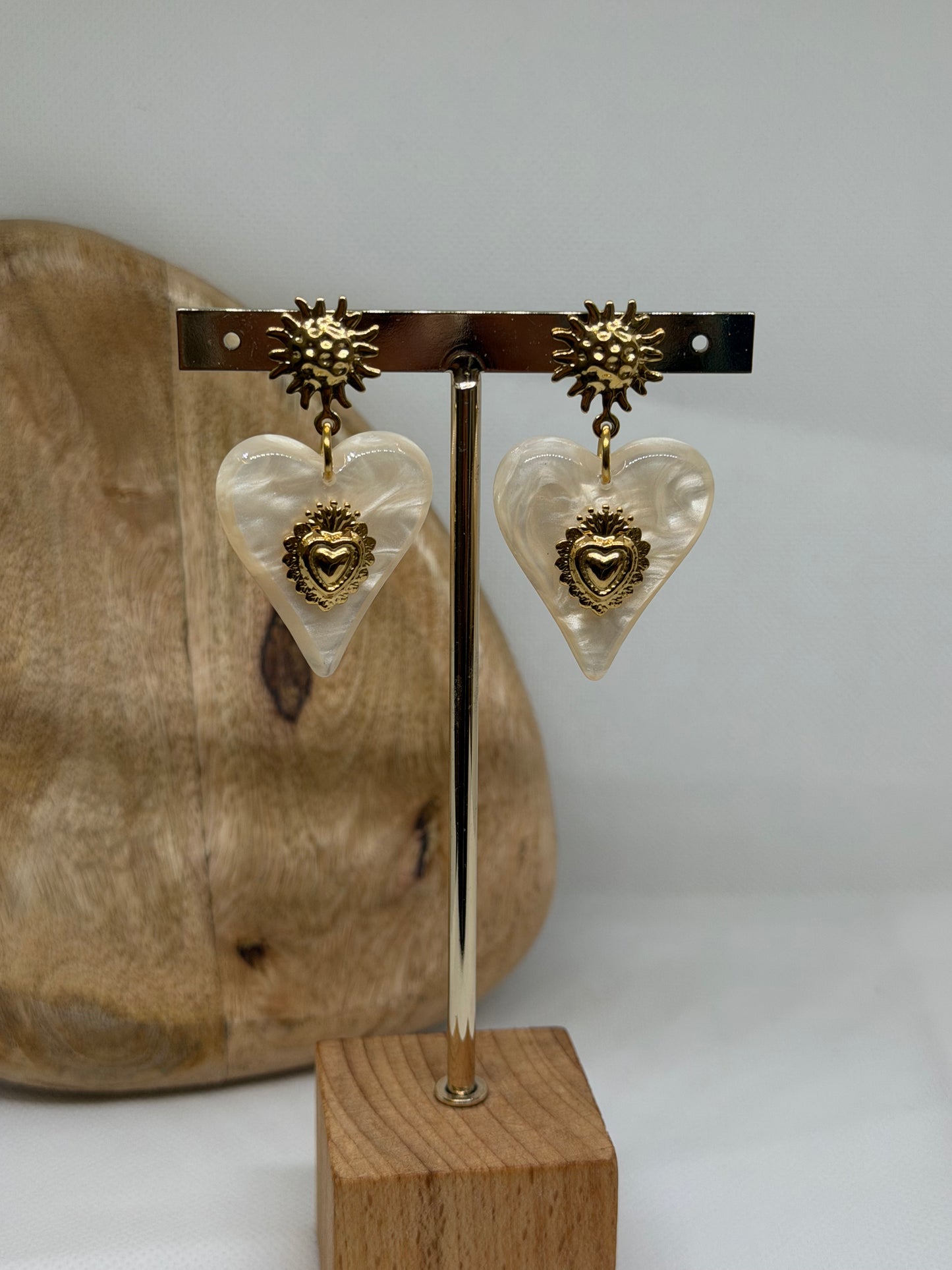Boucles d'oreilles cœur beige