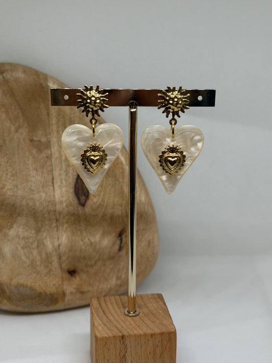 Boucles d'oreilles cœur beige