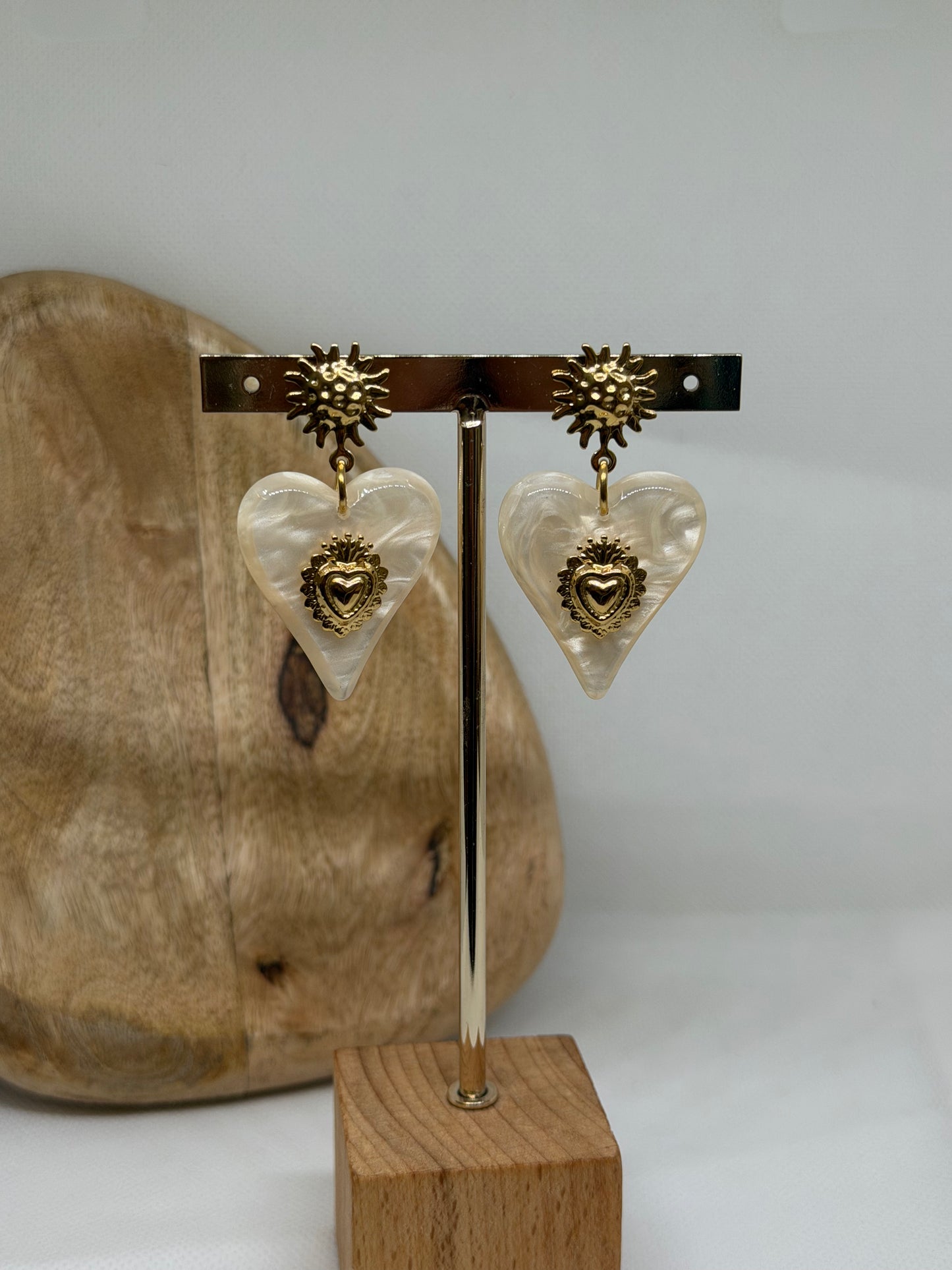 Boucles d'oreilles cœur beige