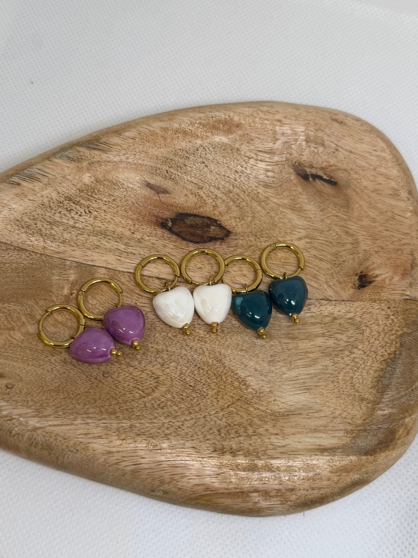 Petites créoles avec pendentifs coeurs (6 couleurs)
