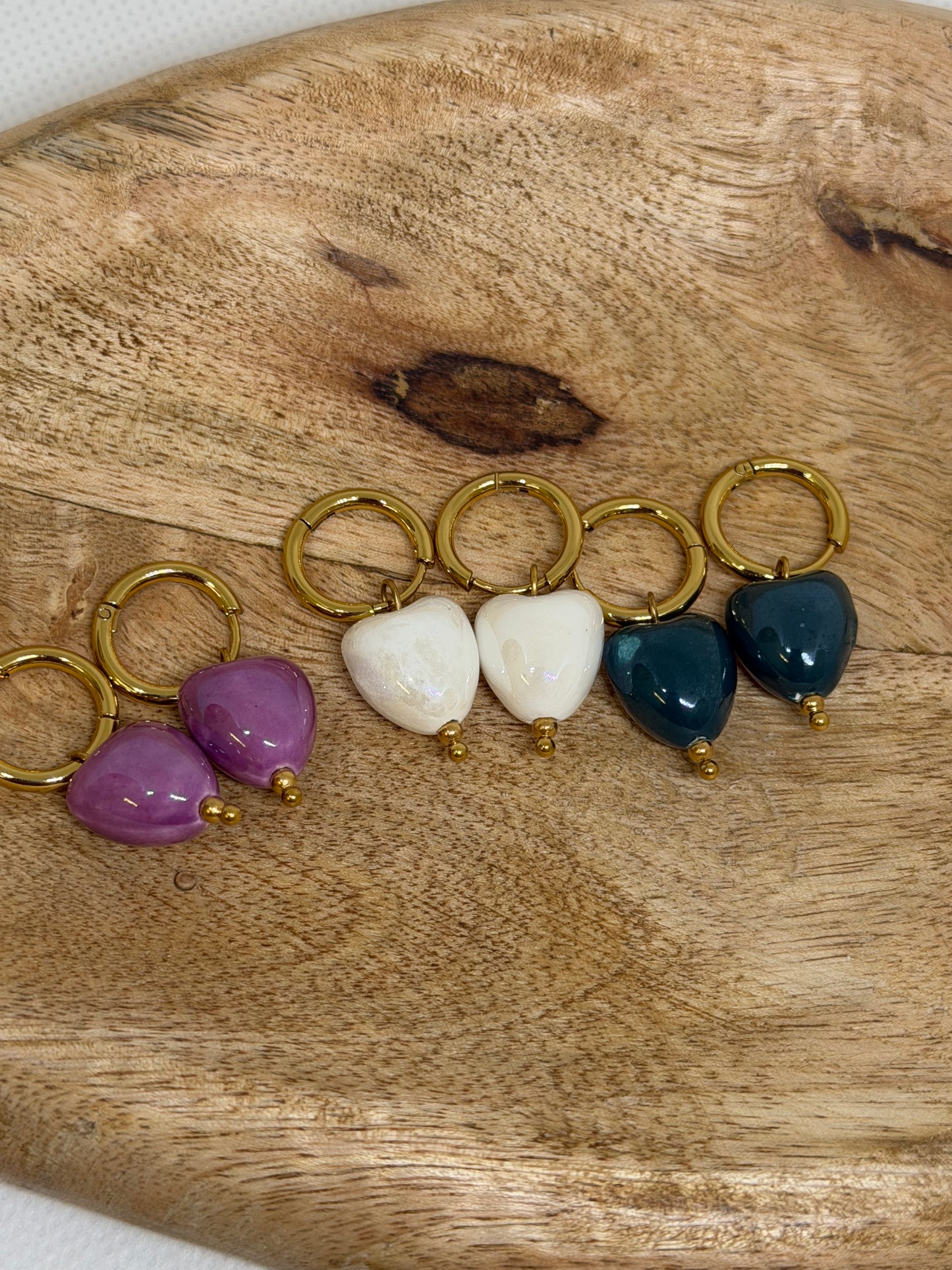 Petites créoles avec pendentifs coeurs (6 couleurs)