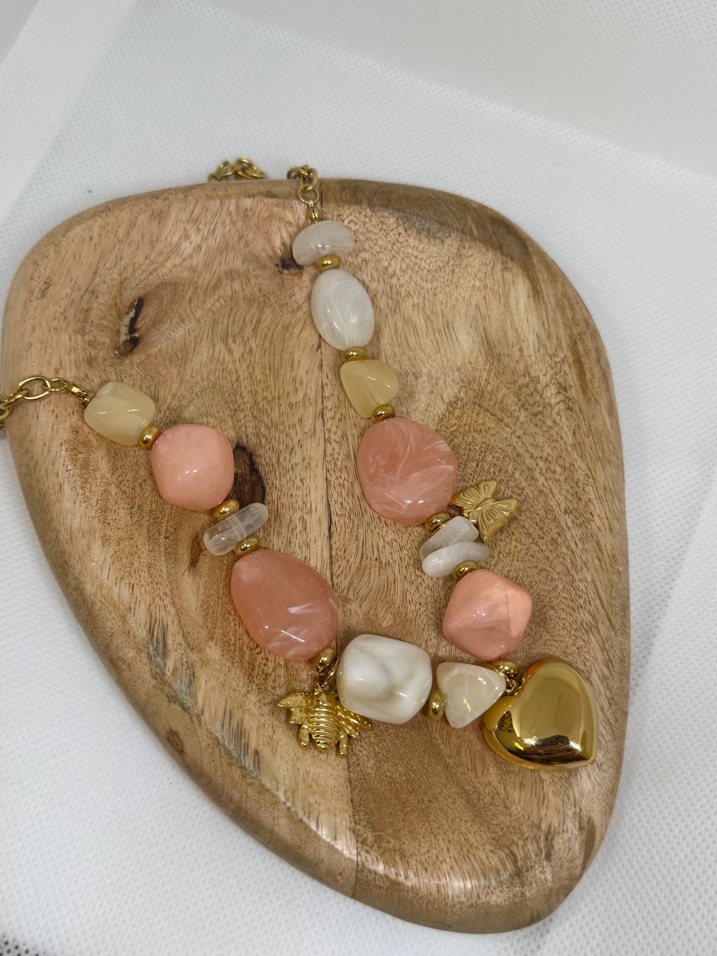 Collier en acier inoxydable perle en résine et pampilles (2 couleurs)