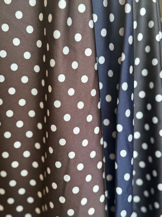 Jupe à pois effet satin – Taille unique 36 au 44 (3 couleurs)