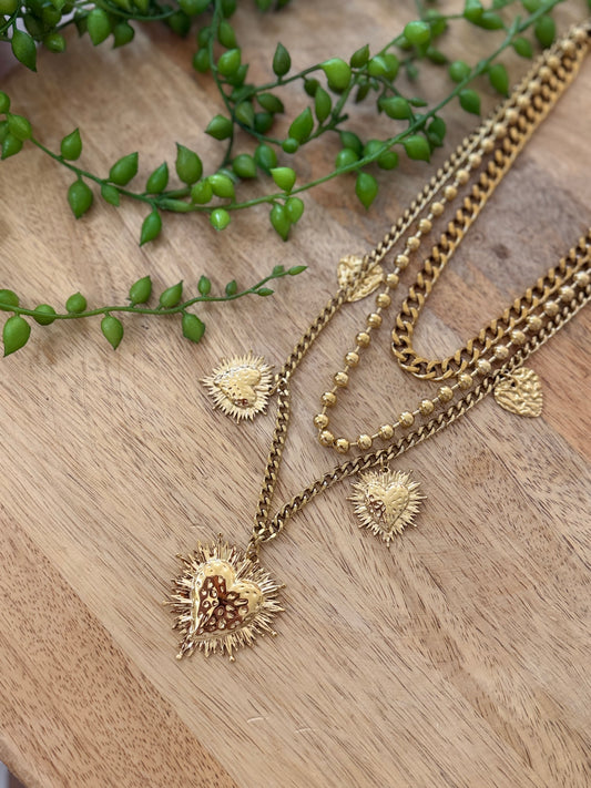 Collier doré multi-rang avec cœur