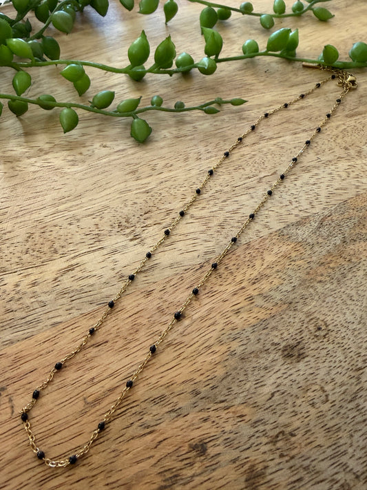 Collier doré boule noire