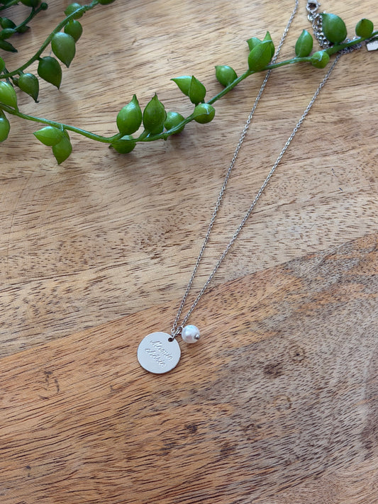 Collier argenté “Mamie chérie” avec perle