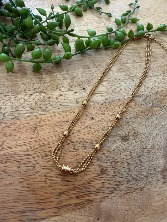 Collier doré triple