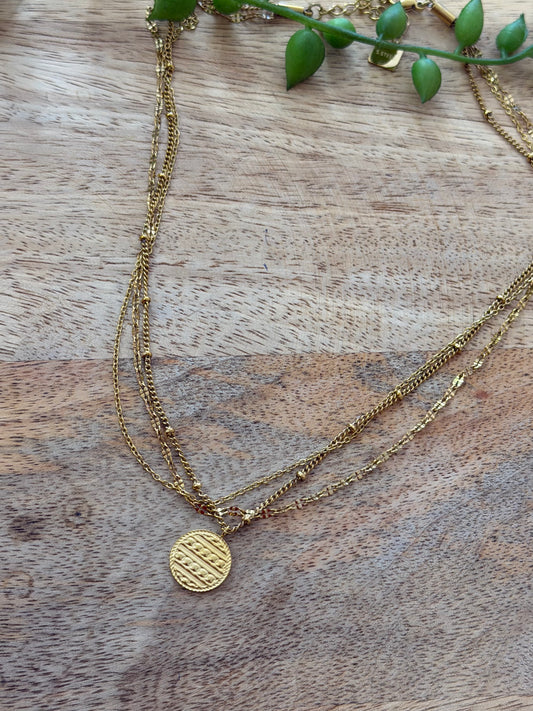 Collier doré triple