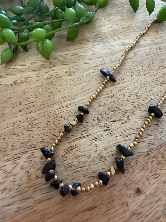 Collier doré et noir