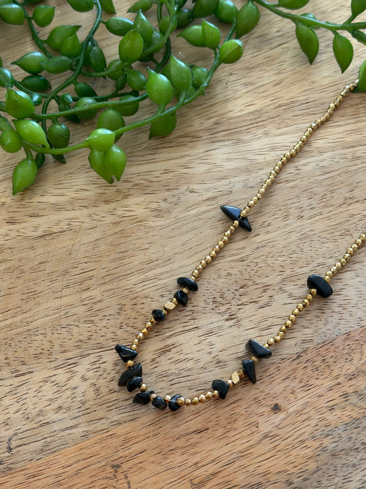 Collier doré et noir