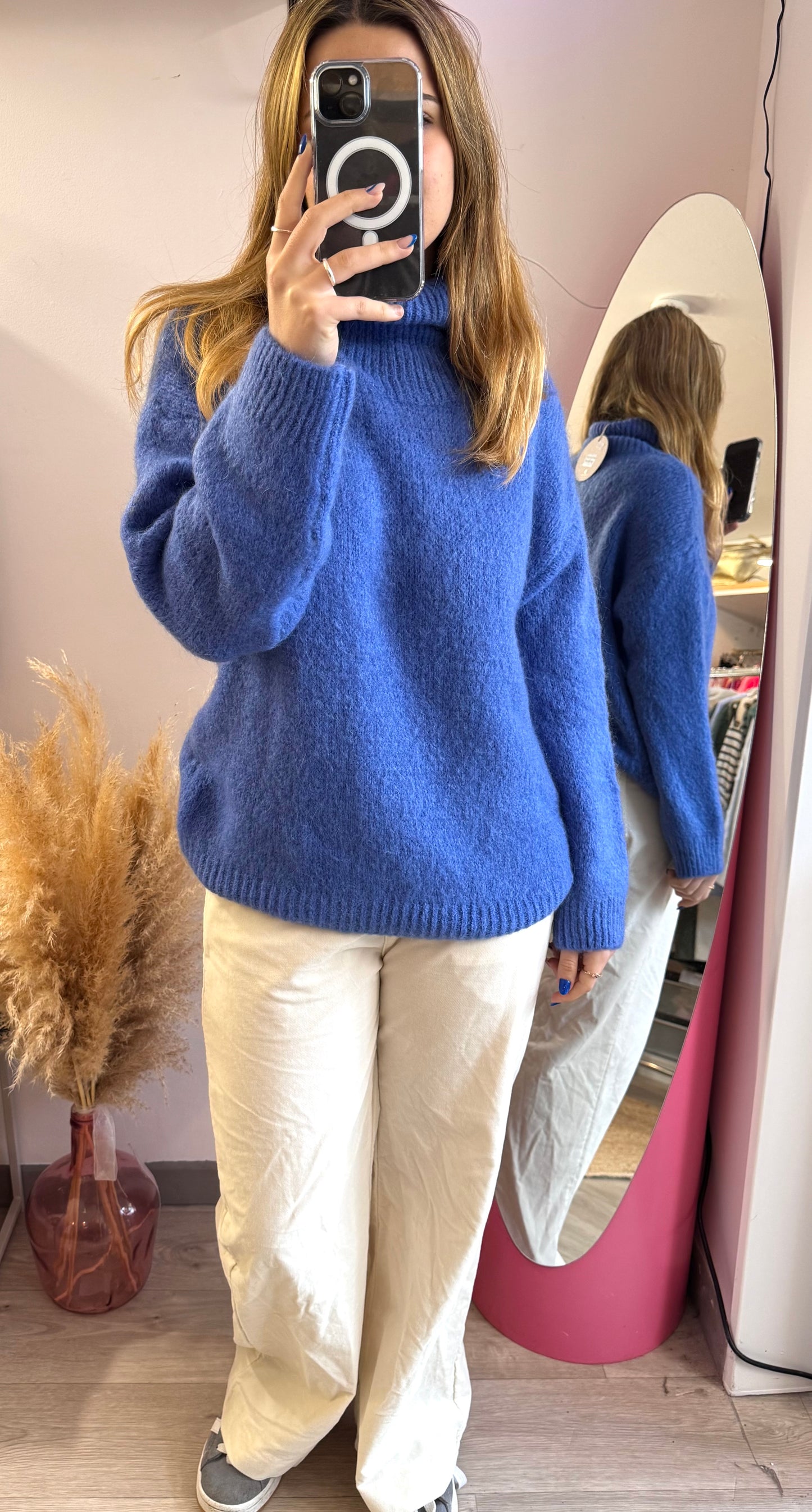 Pull bleu col roulé