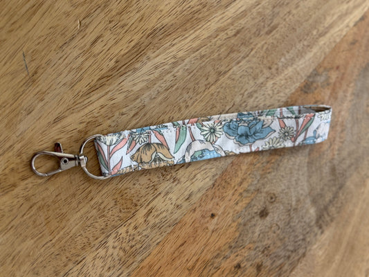 Porte clés fait avec amour fleurs bleu clair