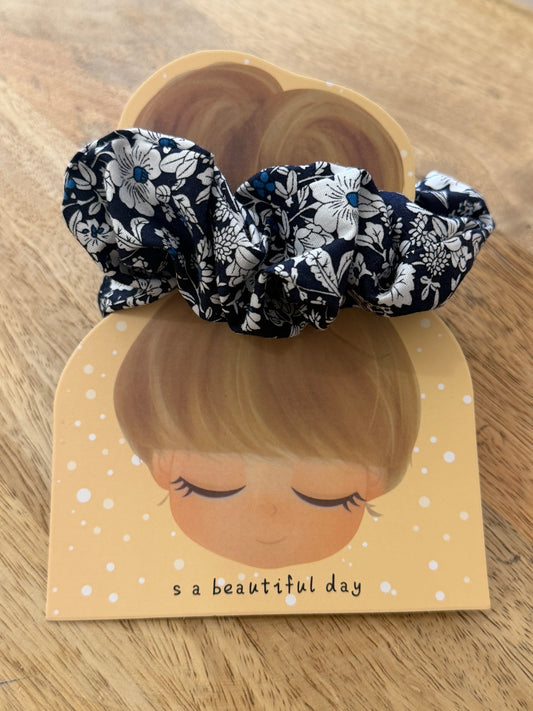 Chouchou fait avec amour fleurs bleu marine