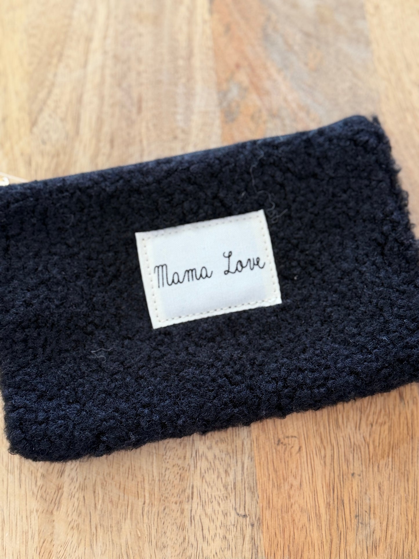 Pochette noir “Mama Love" – 10.5 × 17 cm