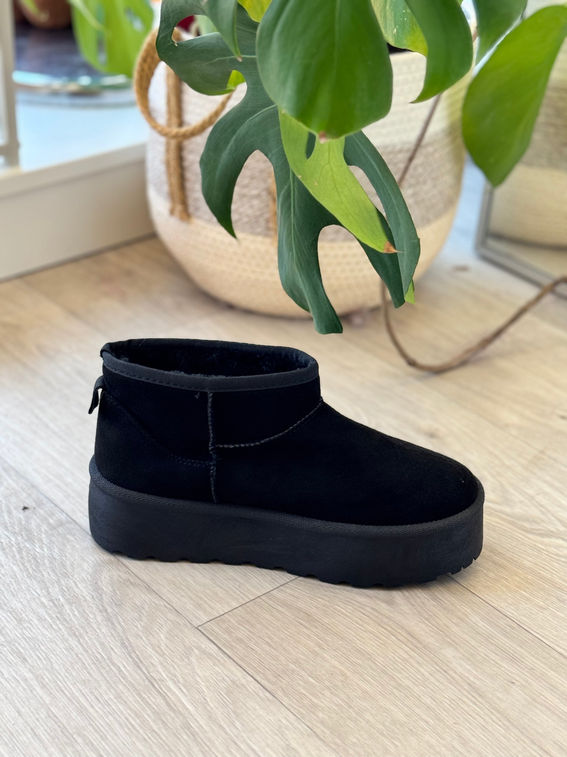 Bottines noires fourrées compensées | CMONDRESSING