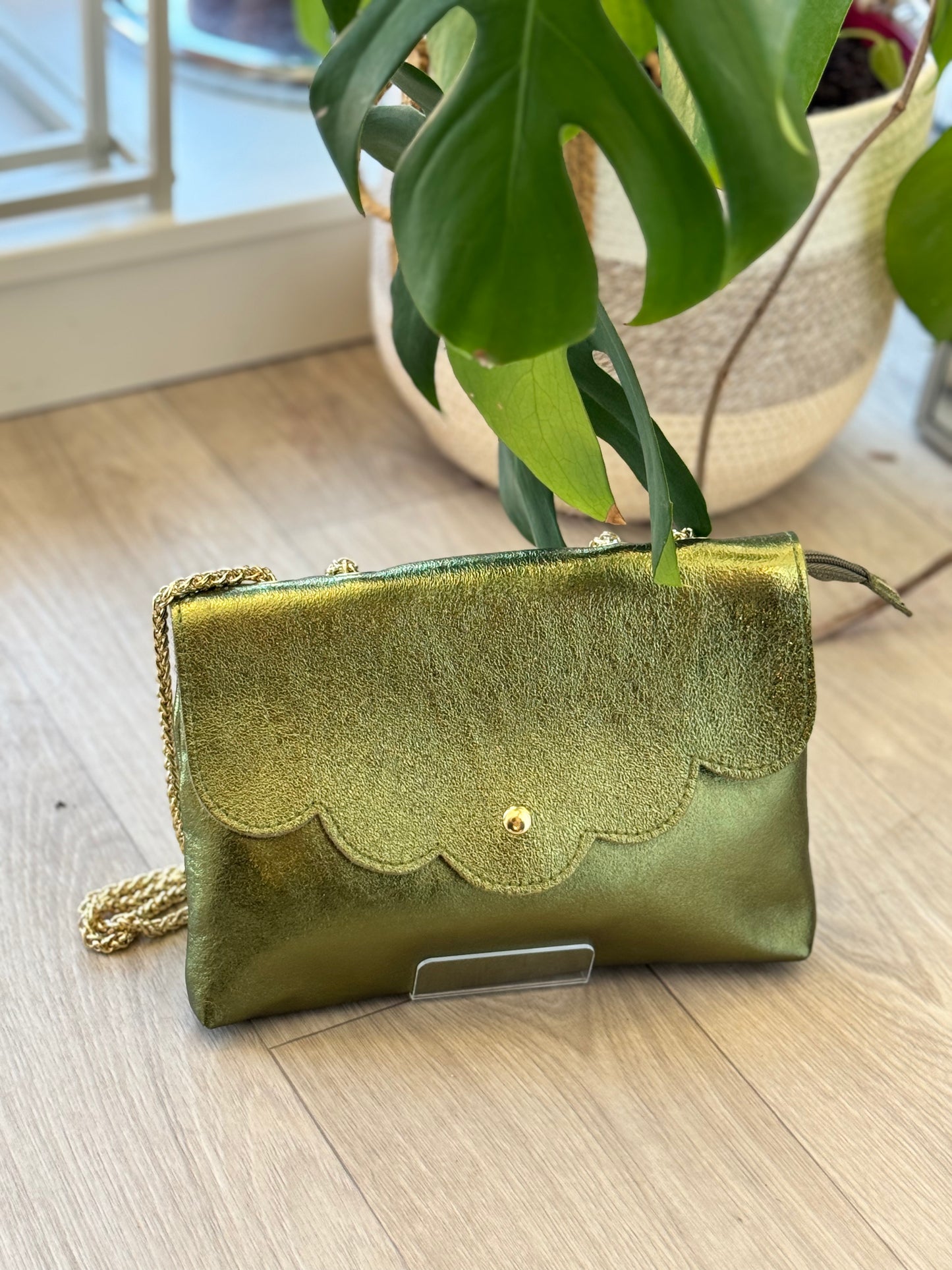 Sac à main vert en croûte de cuir