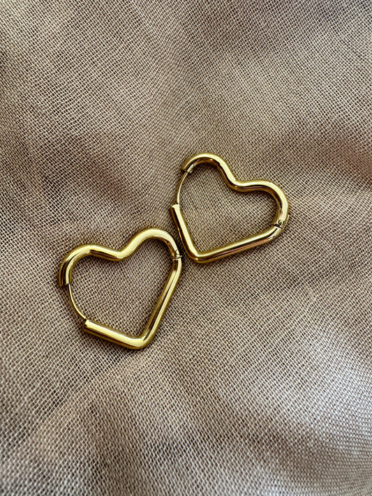 Petites créoles cœur dorées en acier inoxydable