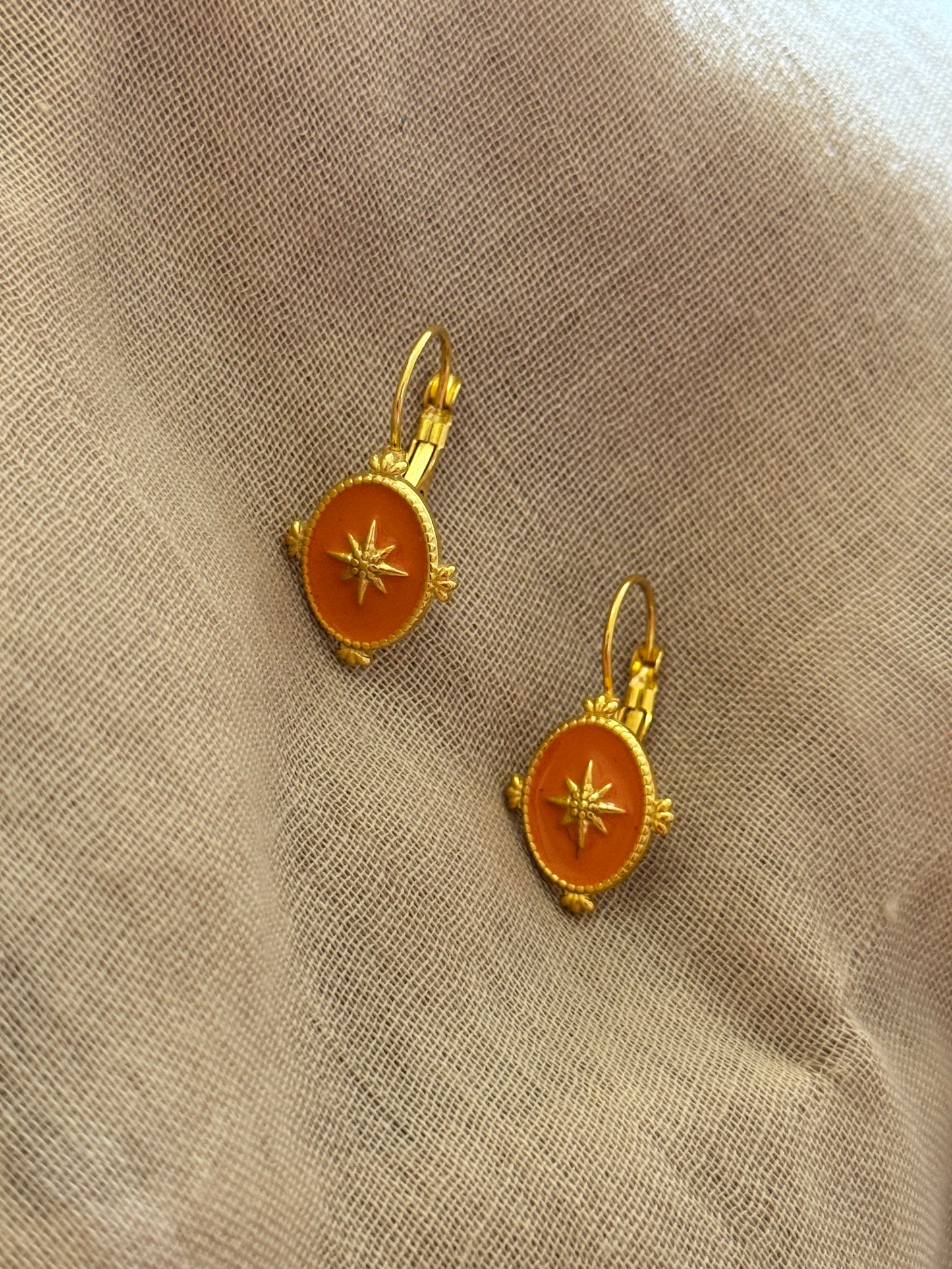 Boucles d’oreilles pendantes orange dorées en acier inoxydable