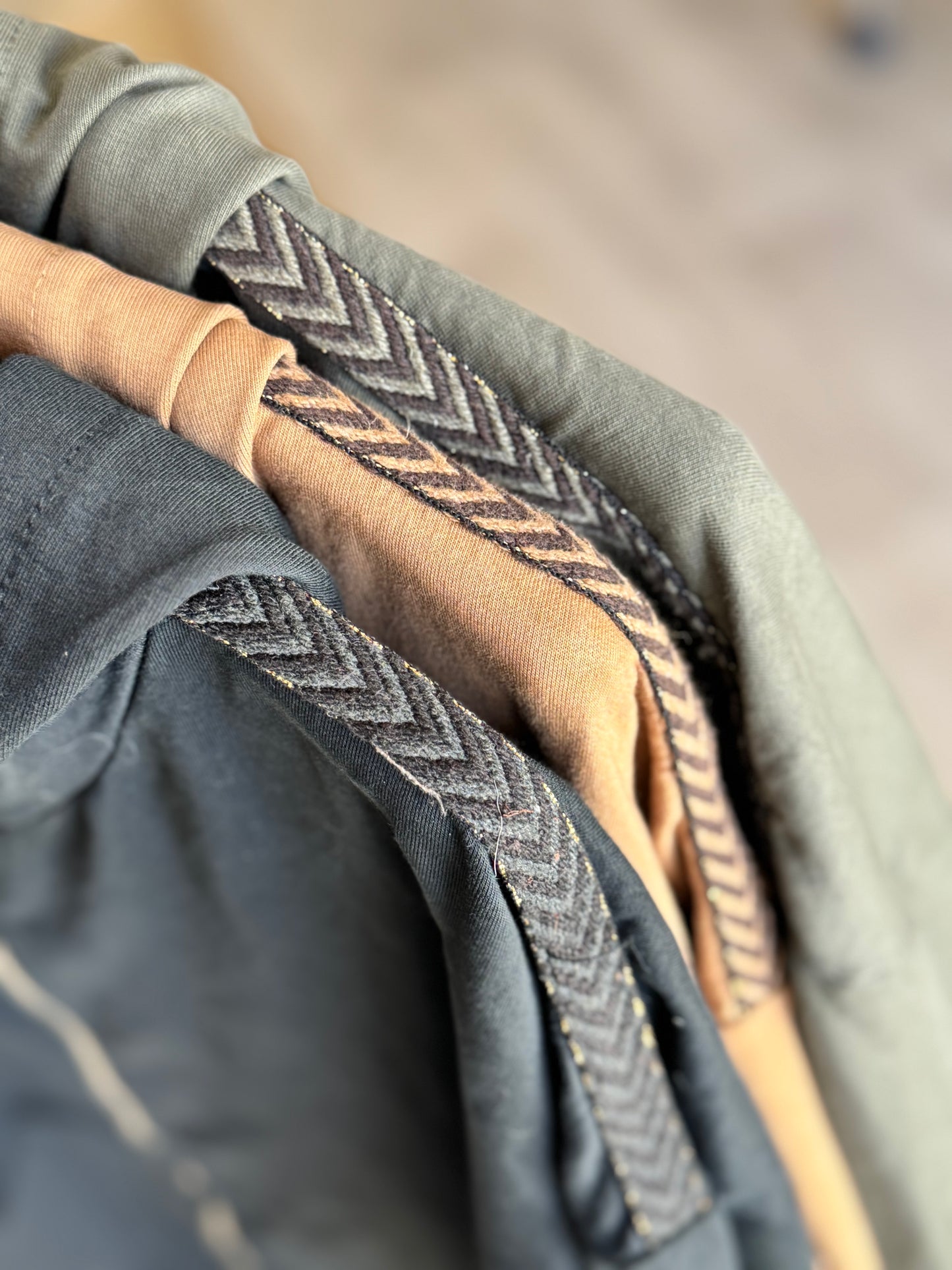 Gilet à capuche zippé – taille unique 34/46 (3 couleurs)