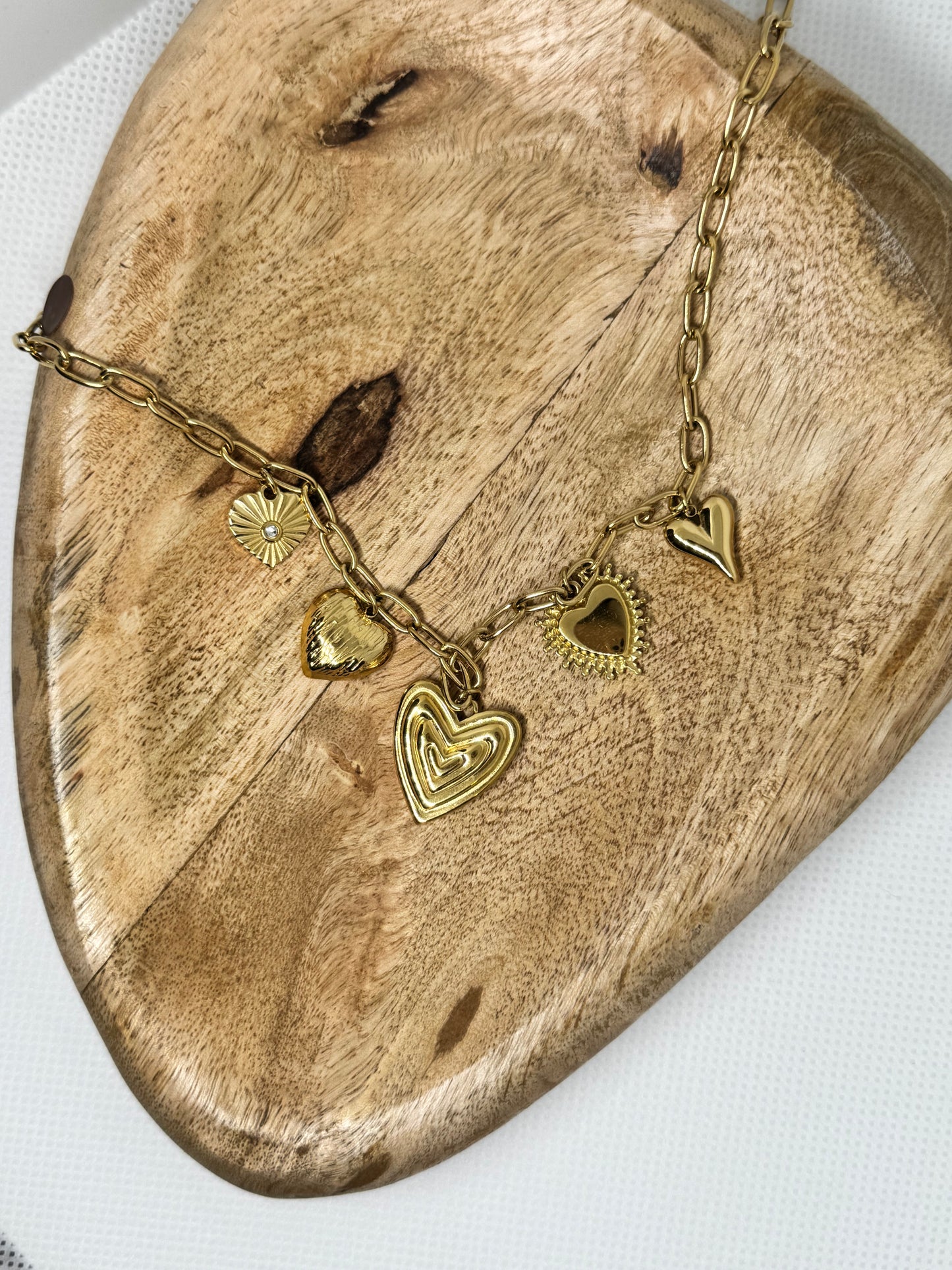 Collier avec pendentifs multi-cœurs