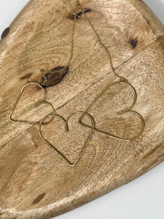 Collier avec triple cœur – Doré – 44 cm