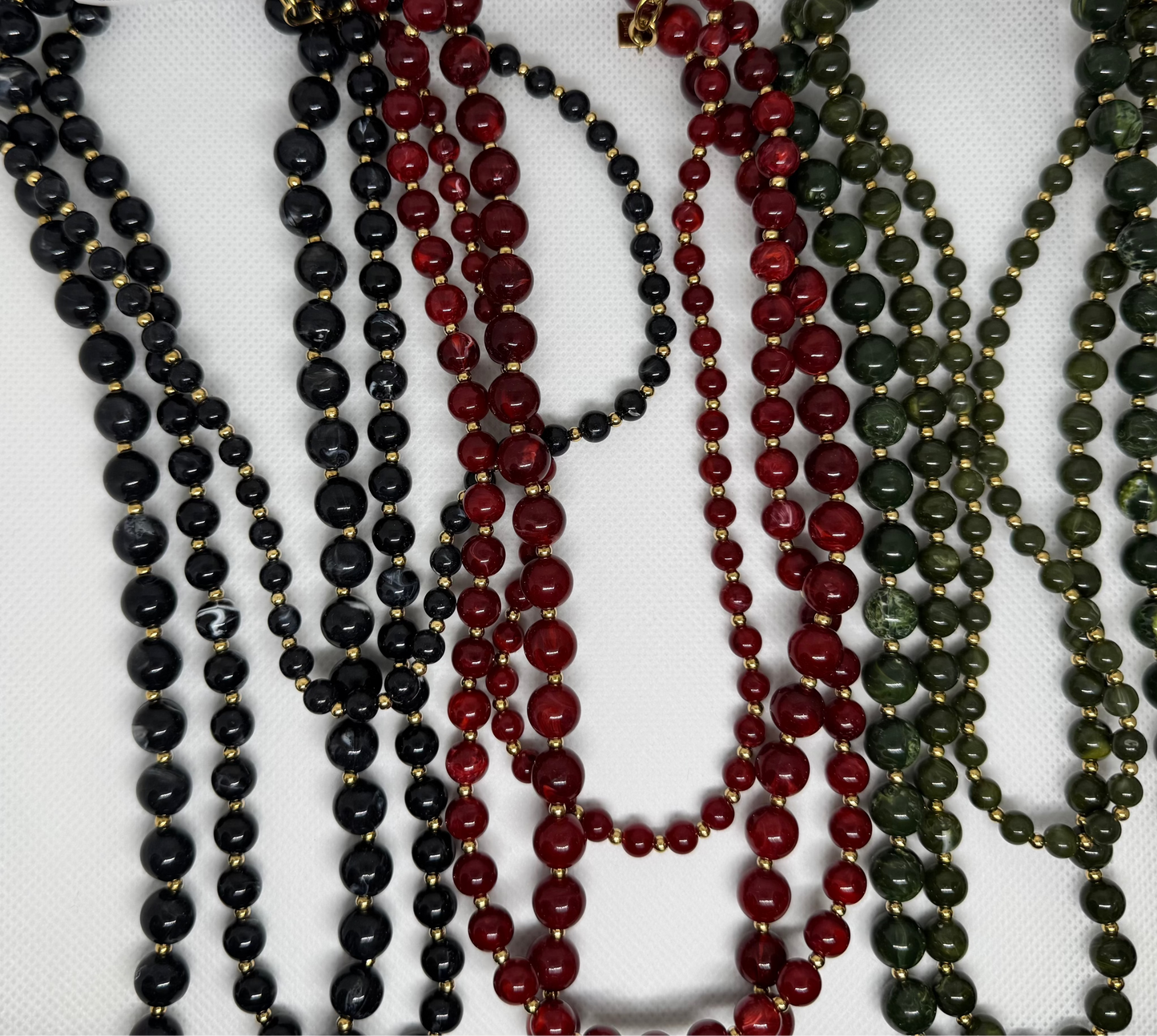 Collier triple rangs avec perles – 45 cm (3 modèles)