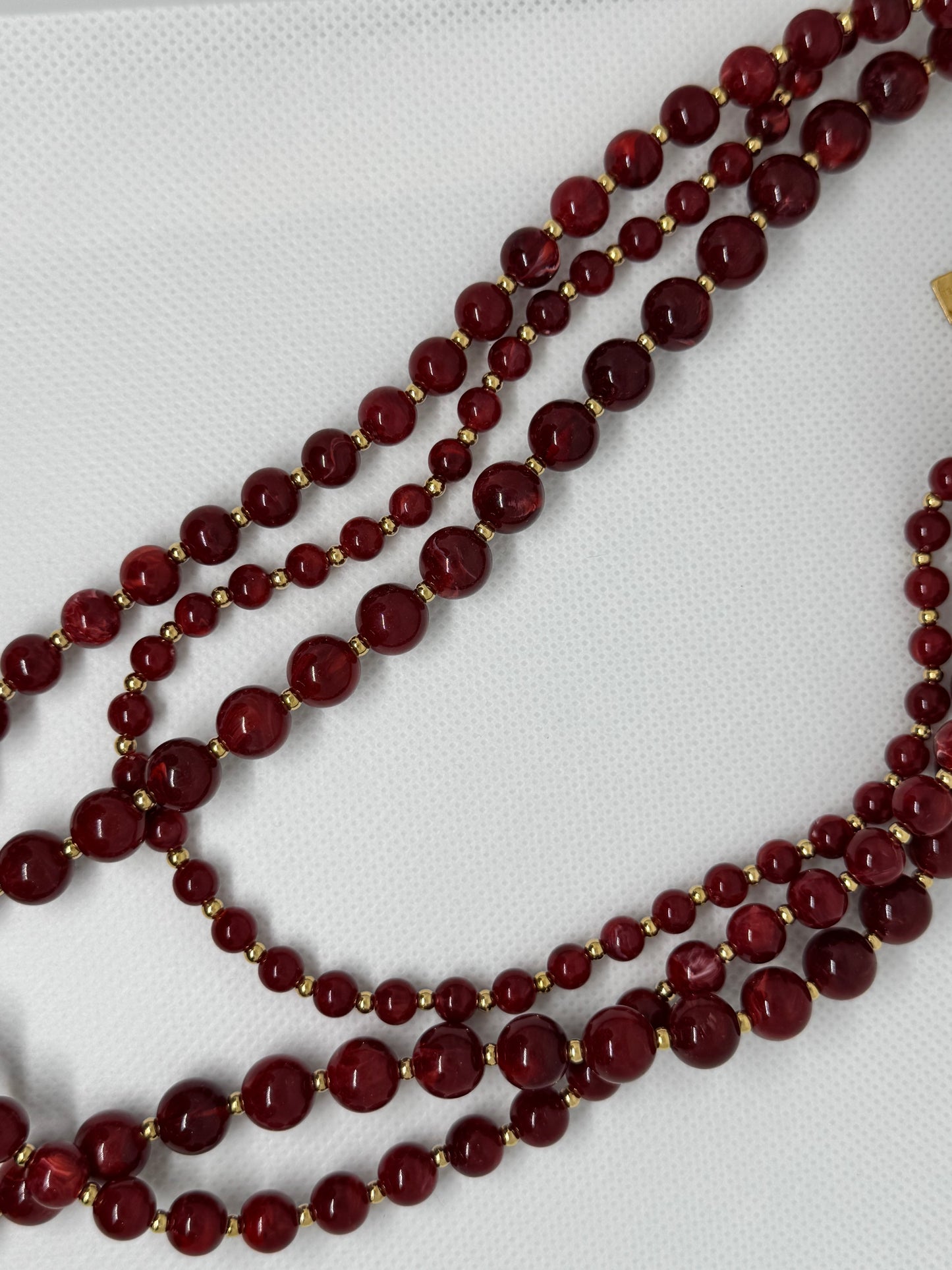 Collier triple rangs avec perles – 45 cm (3 modèles)