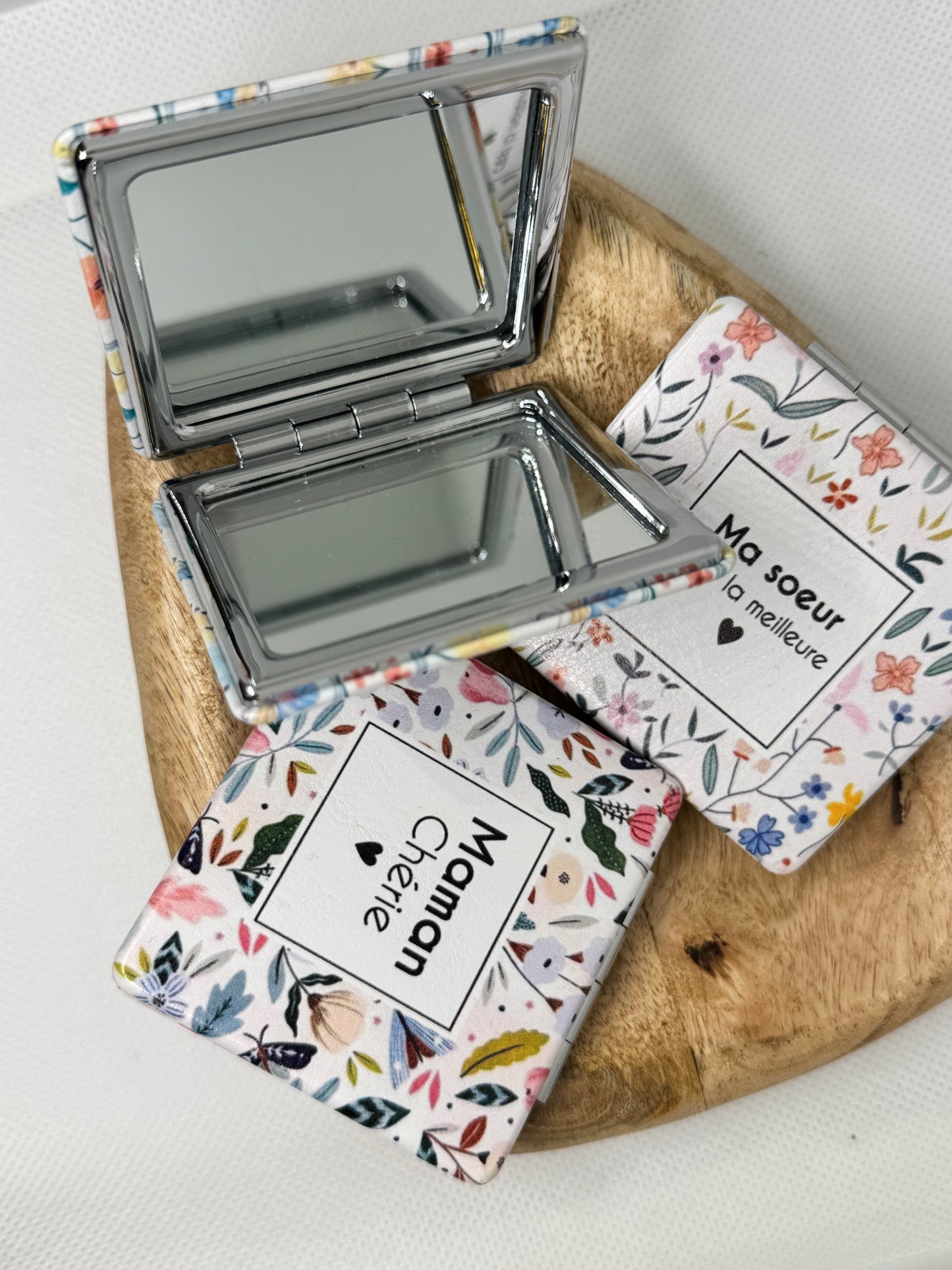 Miroir de poche – Format 6 x 6 cm (3 modèles)