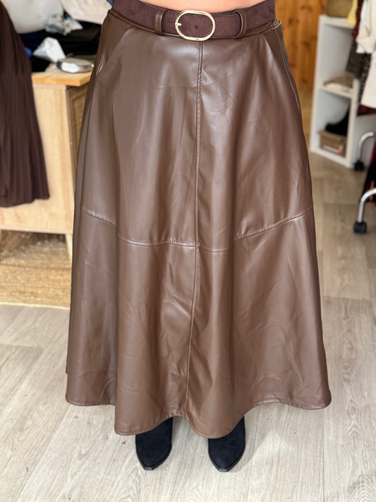 Jupe longue évasée en simili cuir avec ceinture – Taille unique 34-44/46
